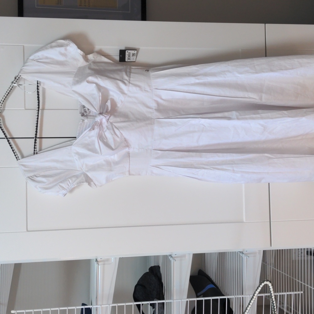 Guess Karida cap-sleeve flared dress with pockets.
